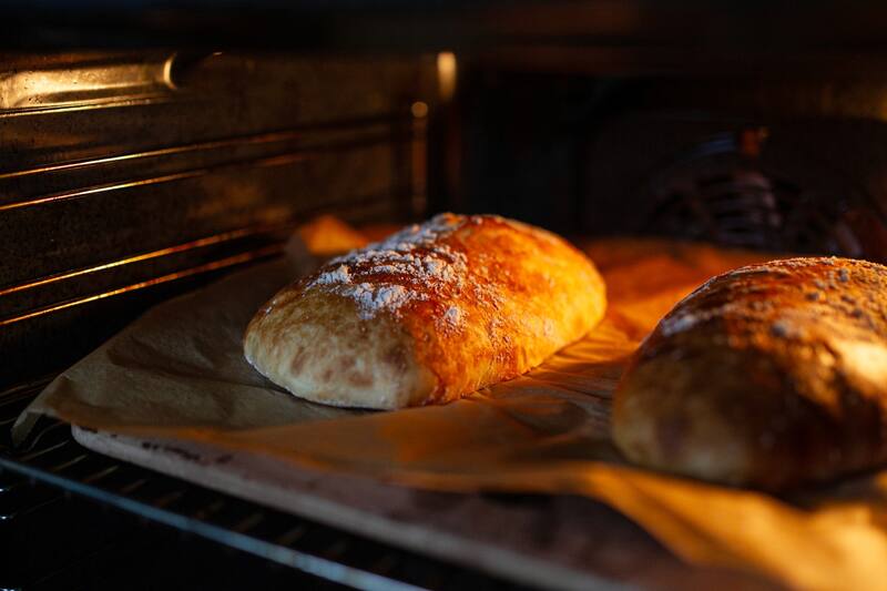 Trinbillede fra tilberedningen af Hjemmebagt brød til italiensk sandwich