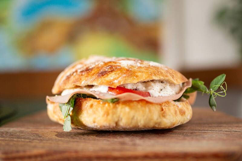 Trinbillede fra tilberedningen af Hjemmebagt brød til italiensk sandwich