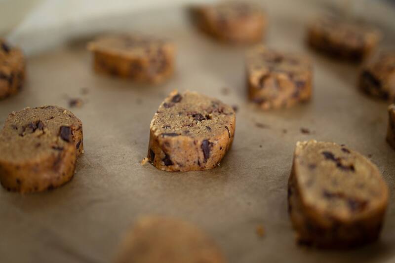 Billede fra tilberedningen af Chocolate chip cookies med store chokoladestykker