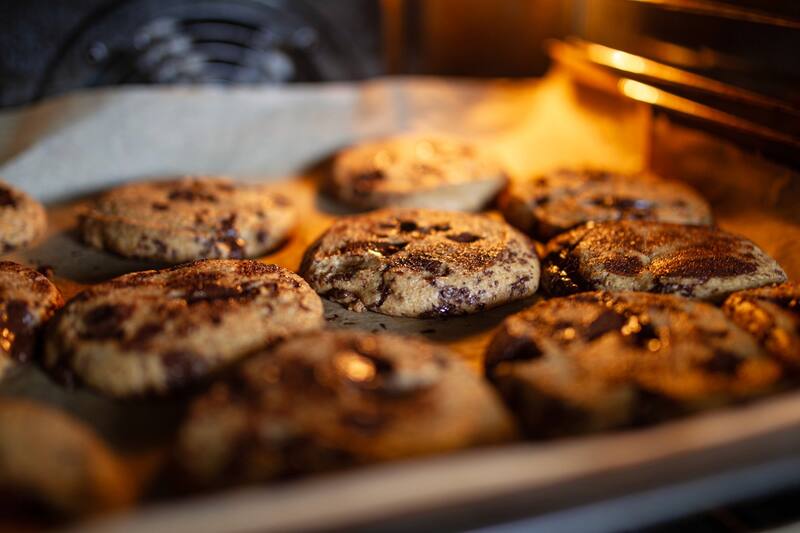 Billede fra tilberedningen af Chocolate chip cookies med store chokoladestykker