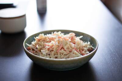 Billede af coleslaw i skål