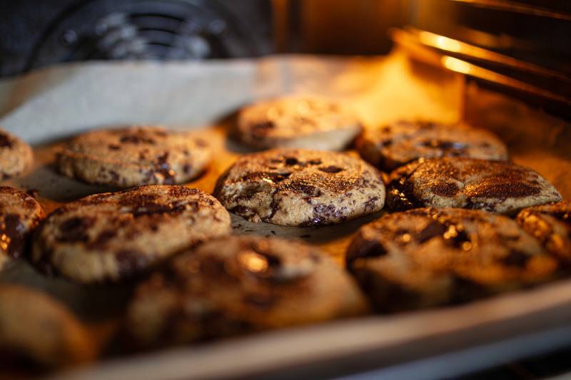 Billede fra tilberedningen af Chocolate chip cookies med store chokoladestykker